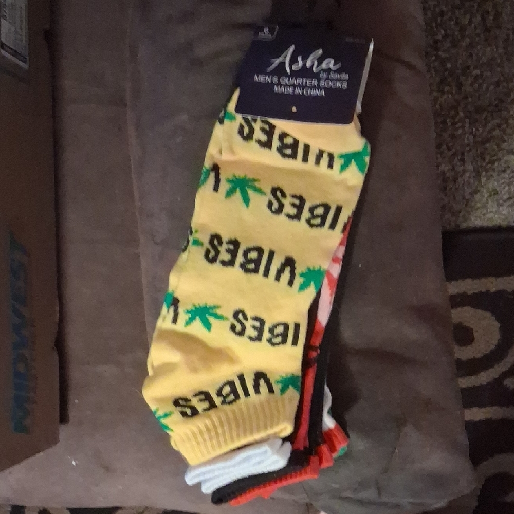 Asha Men’s Yellow 'Vibes' Crew Socks